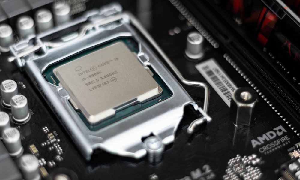 AMD Ryzen 9 9950X vs Intel i9-14900K: Hangisi Daha İyi? 2025 Benchmark Karşılaştırması