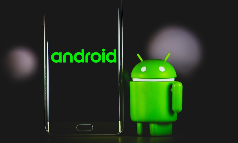 Kotlin 2.4 Yenilikleri Rehberi 2026: Context Parameters, Explicit Backing Fields ve Stabil UUID Desteği