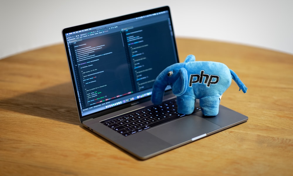 PHP 8.4 Property Hooks Rehberi: Modern PHP Geliştirme (2026)