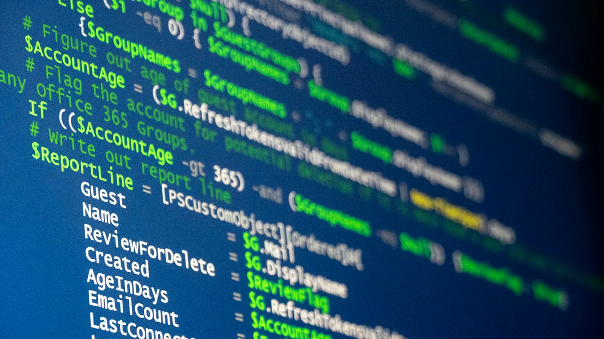 Ekranda görüntülenen program kodu (Computer code displayed on a screen)