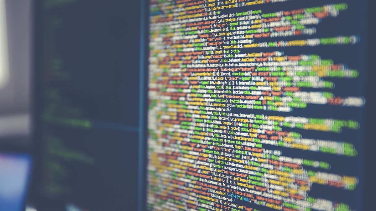 Monitörde renkli kaynak kod (Source code on a monitor)